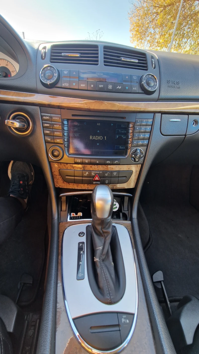 Mercedes-Benz E 320 CDI 4Matic Avantgarde, снимка 9 - Автомобили и джипове - 52542950