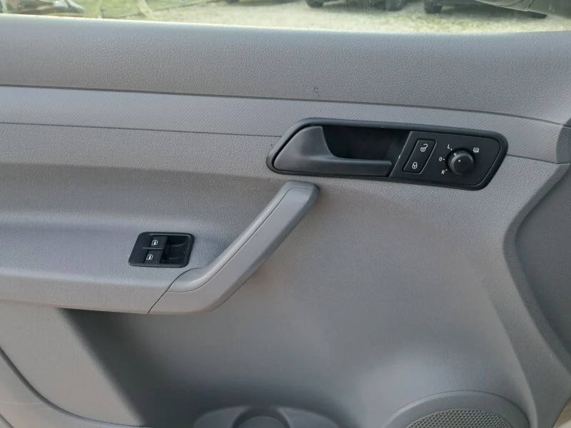 VW Caddy 2.0 макси база, снимка 9 - Автомобили и джипове - 53507050