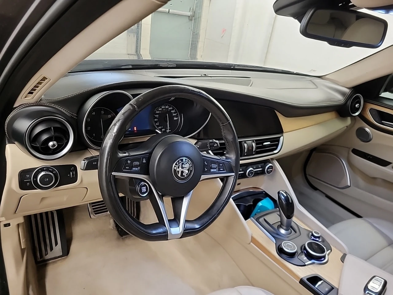 Alfa Romeo Giulia * АВТО КРЕДИТ* ЦЕНА ДО БГ * СЕРВИЗНА ИСТОРИЯ *  - изображение 9