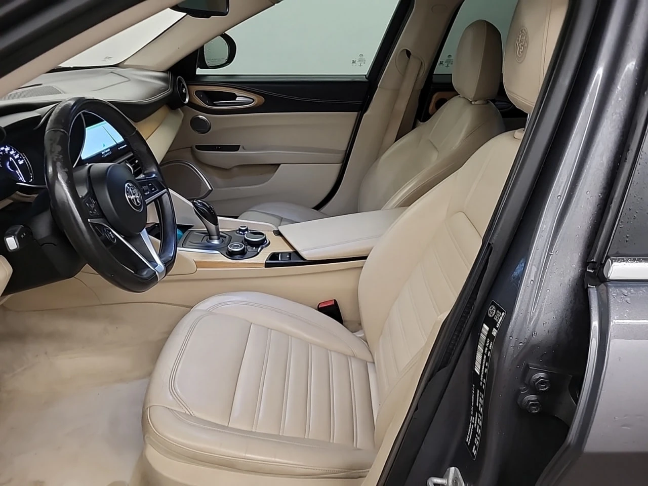 Alfa Romeo Giulia * АВТО КРЕДИТ* ЦЕНА ДО БГ * СЕРВИЗНА ИСТОРИЯ *  - изображение 8