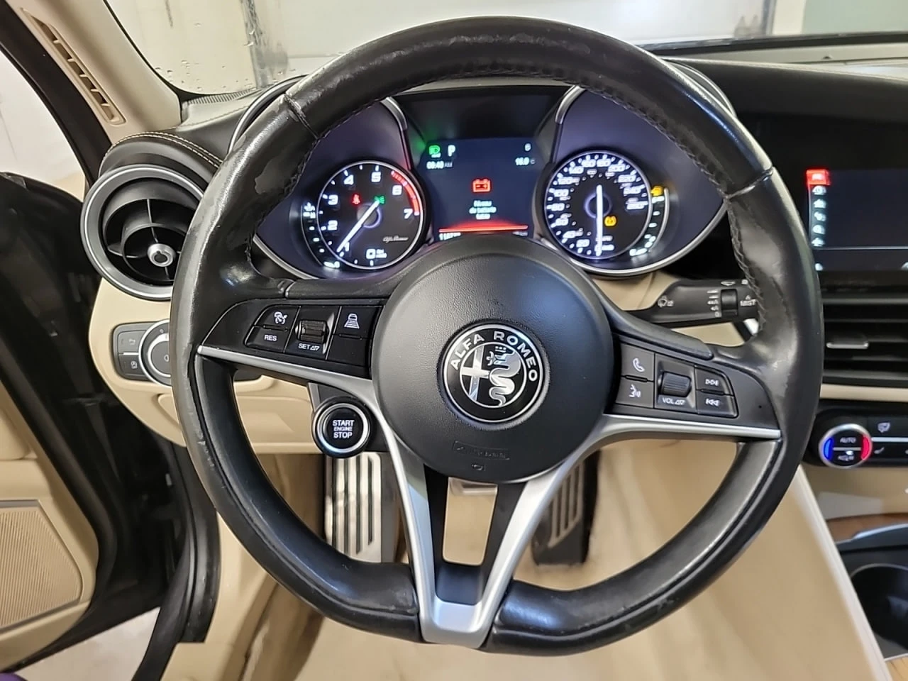 Alfa Romeo Giulia * АВТО КРЕДИТ* ЦЕНА ДО БГ * СЕРВИЗНА ИСТОРИЯ *  - изображение 10