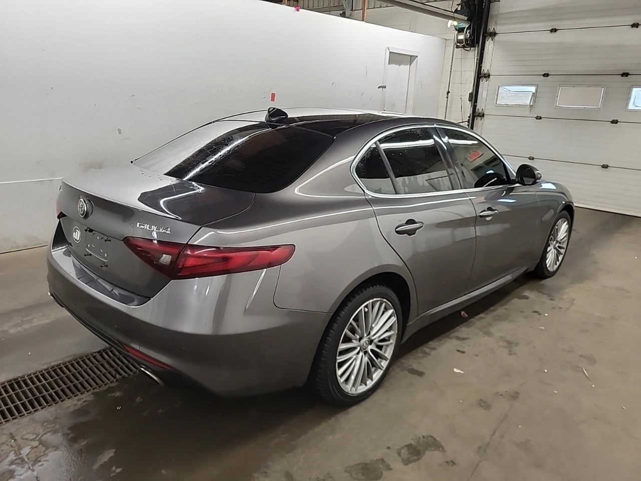 Alfa Romeo Giulia * АВТО КРЕДИТ* ЦЕНА ДО БГ * СЕРВИЗНА ИСТОРИЯ *  - изображение 4