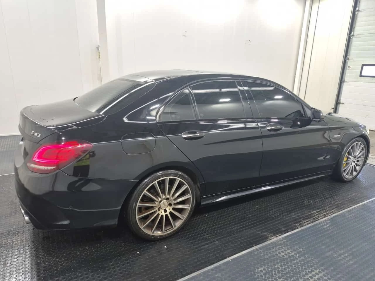 Mercedes-Benz C 43 AMG 4MATIC / ПОДГРЕВИ / ПАНОРАМА / ОТ ПРЕДСТАВИТЕЛСТВО, снимка 3 - Автомобили и джипове - 53678607