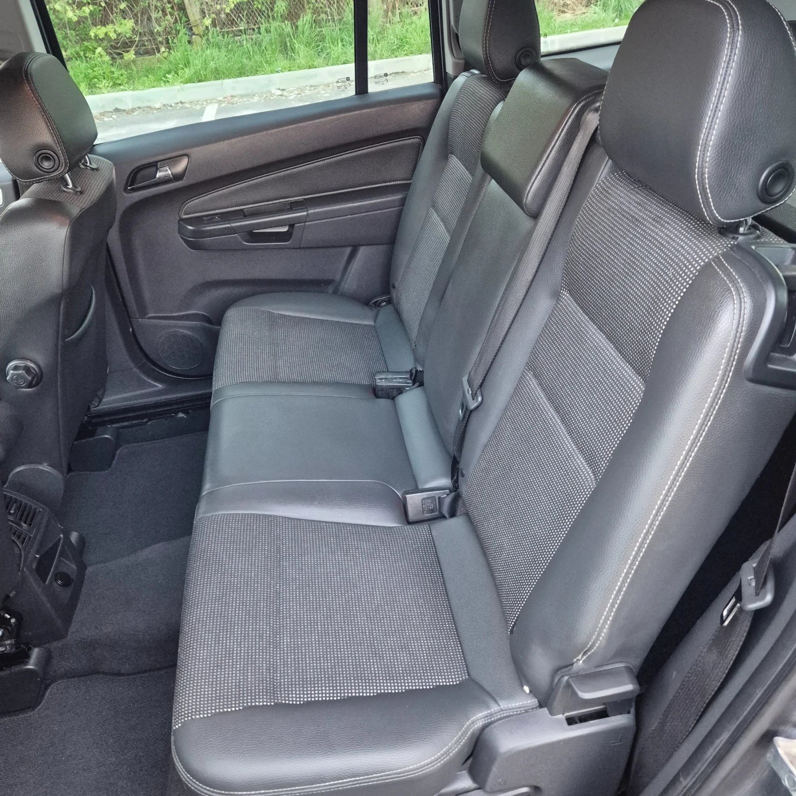 Opel Zafira 1.7 CDTI, снимка 13 - Автомобили и джипове - 54577942
