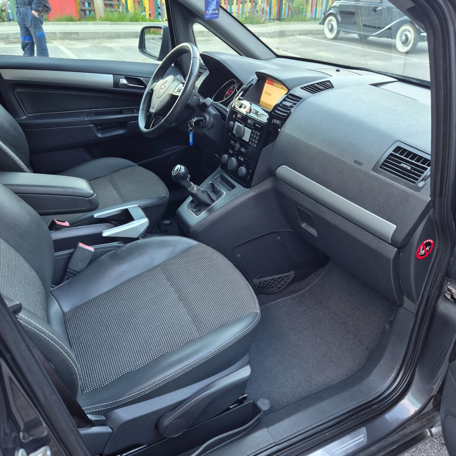 Opel Zafira 1.7 CDTI, снимка 14 - Автомобили и джипове - 54577942