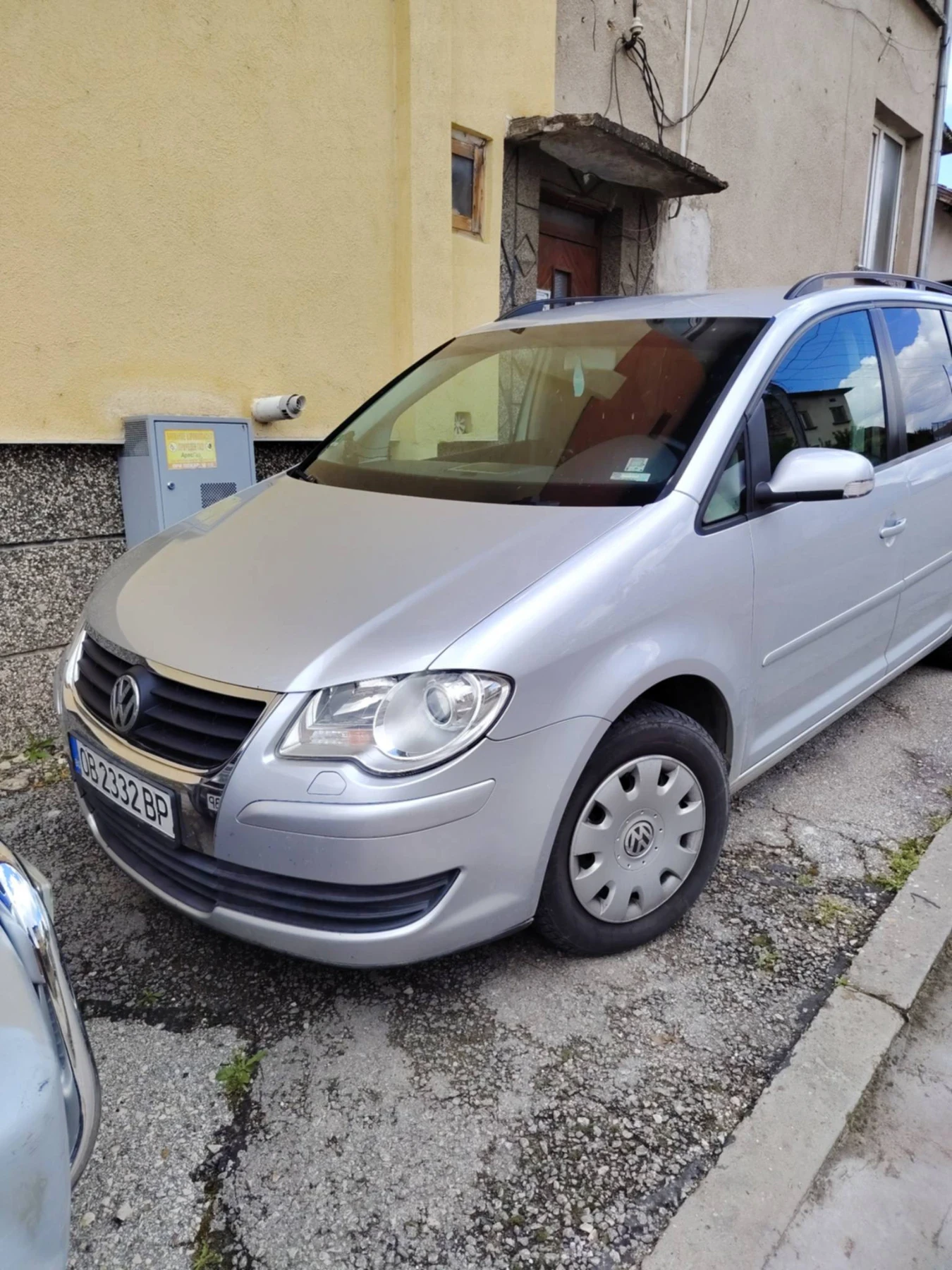 VW Touran 1.9TDI, снимка 4 - Автомобили и джипове - 54810502