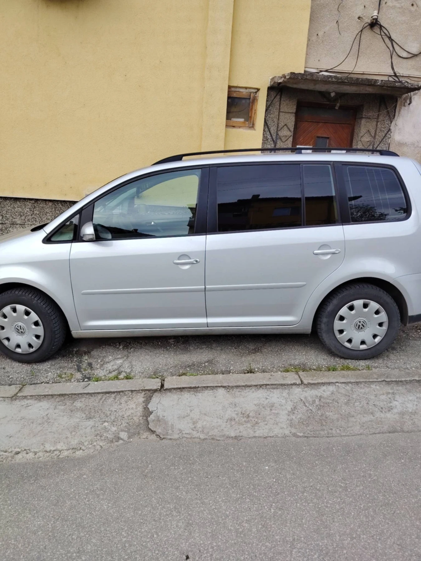 VW Touran 1.9TDI, снимка 3 - Автомобили и джипове - 54810502