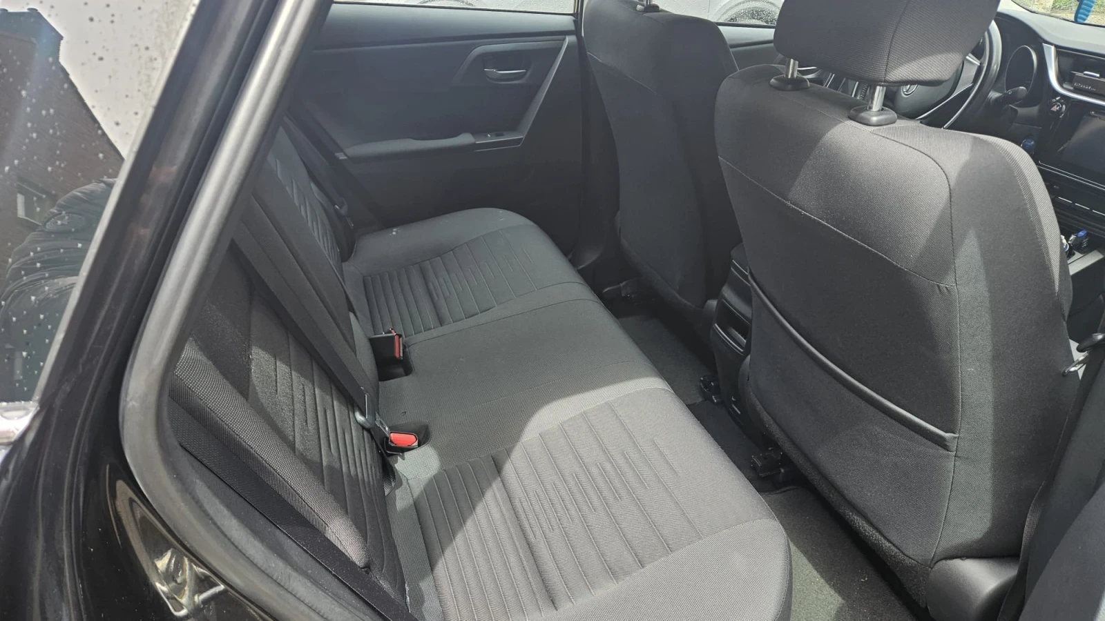 Toyota Auris Toyota Auris 1.8 Hybrid e-CVT Facelift, снимка 7 - Автомобили и джипове - 54971750