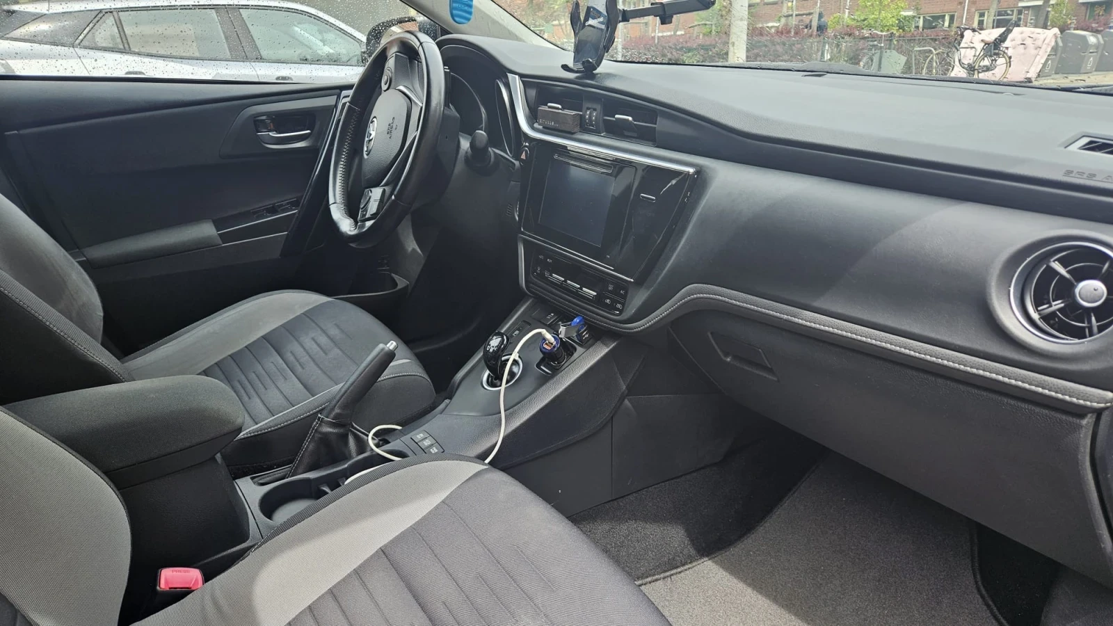 Toyota Auris Toyota Auris 1.8 Hybrid e-CVT Facelift, снимка 6 - Автомобили и джипове - 54971750