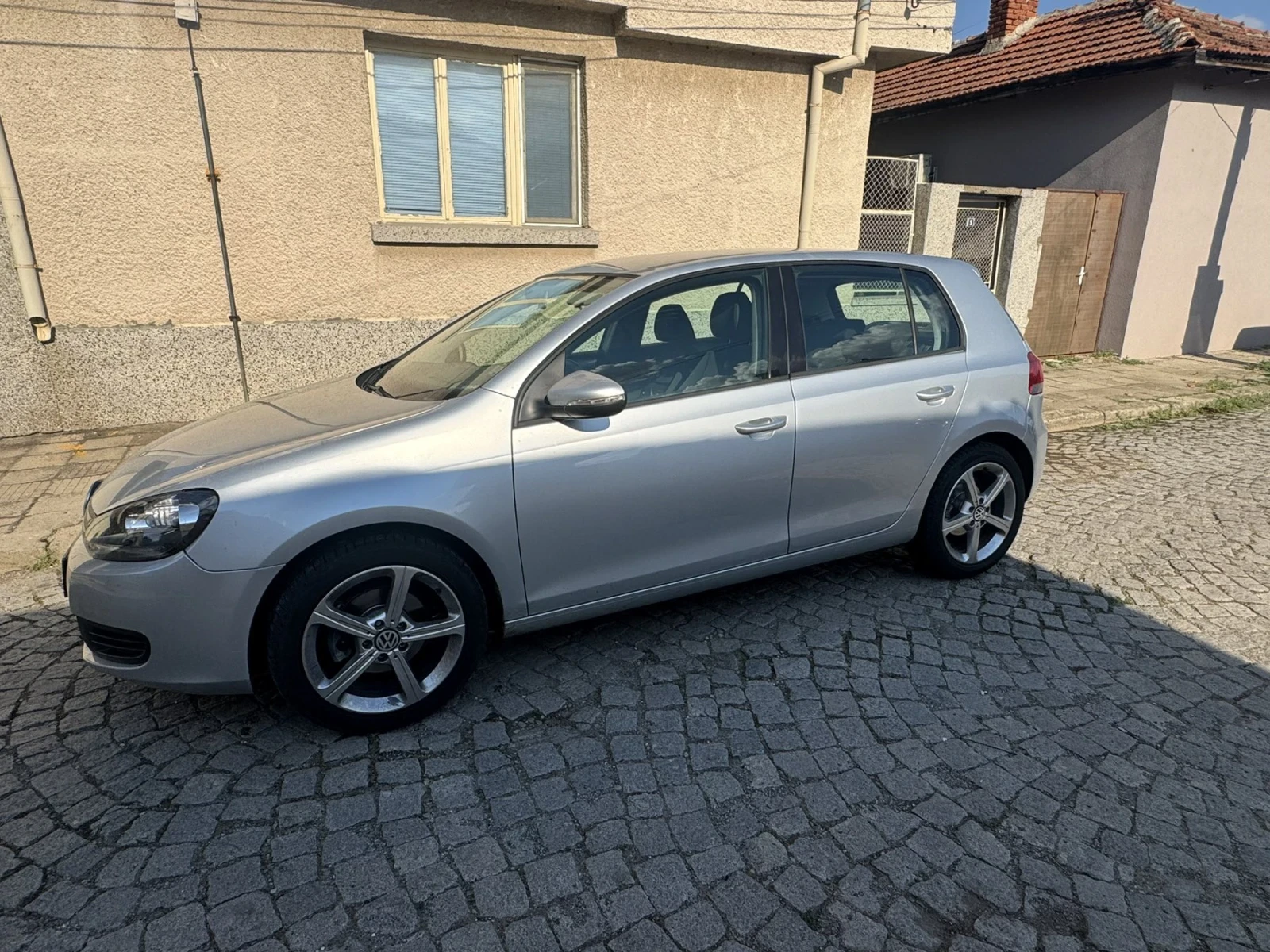 VW Golf 1.6 TDI, снимка 4 - Автомобили и джипове - 55179954