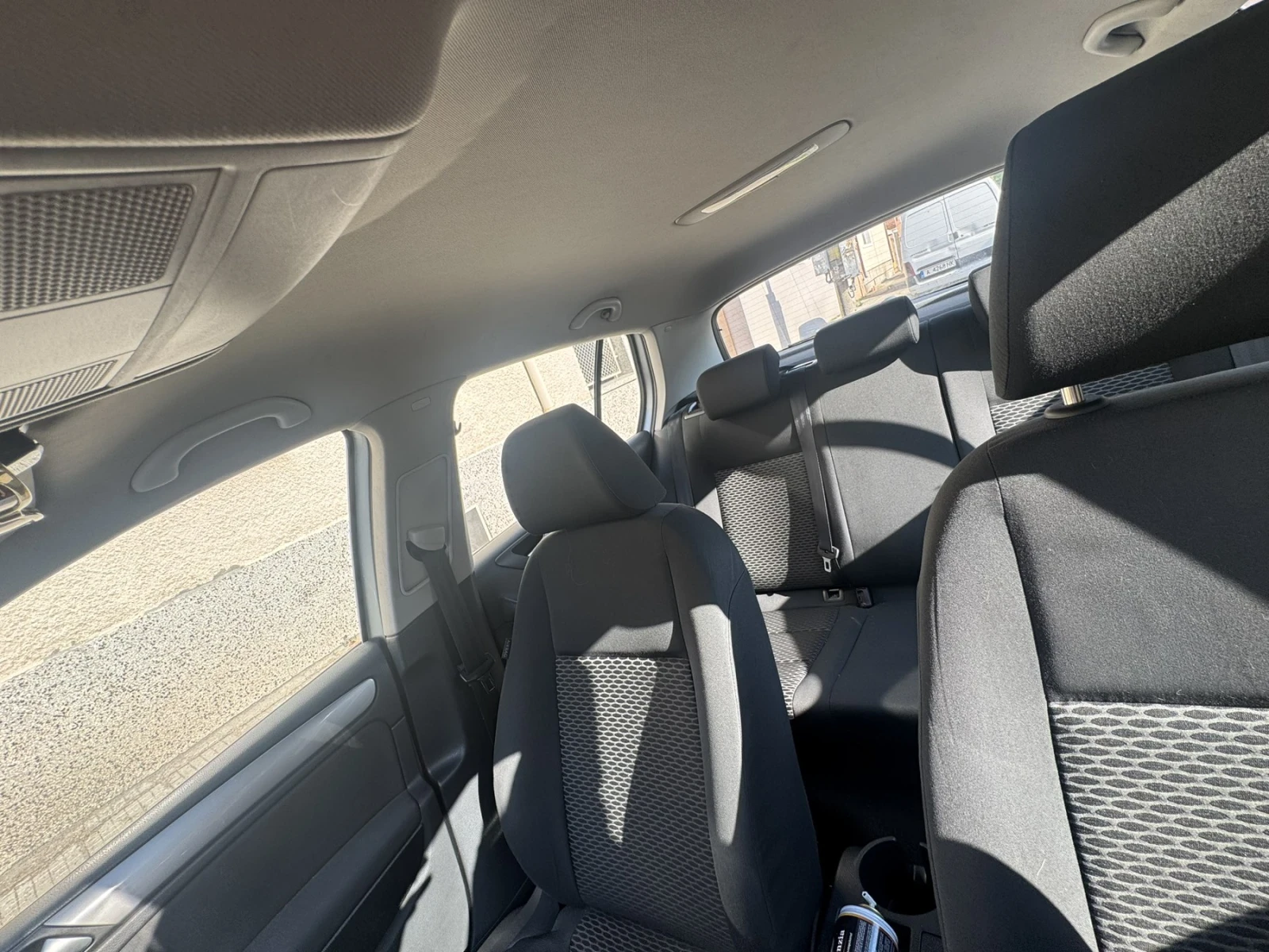 VW Golf 1.6 TDI, снимка 10 - Автомобили и джипове - 55179954
