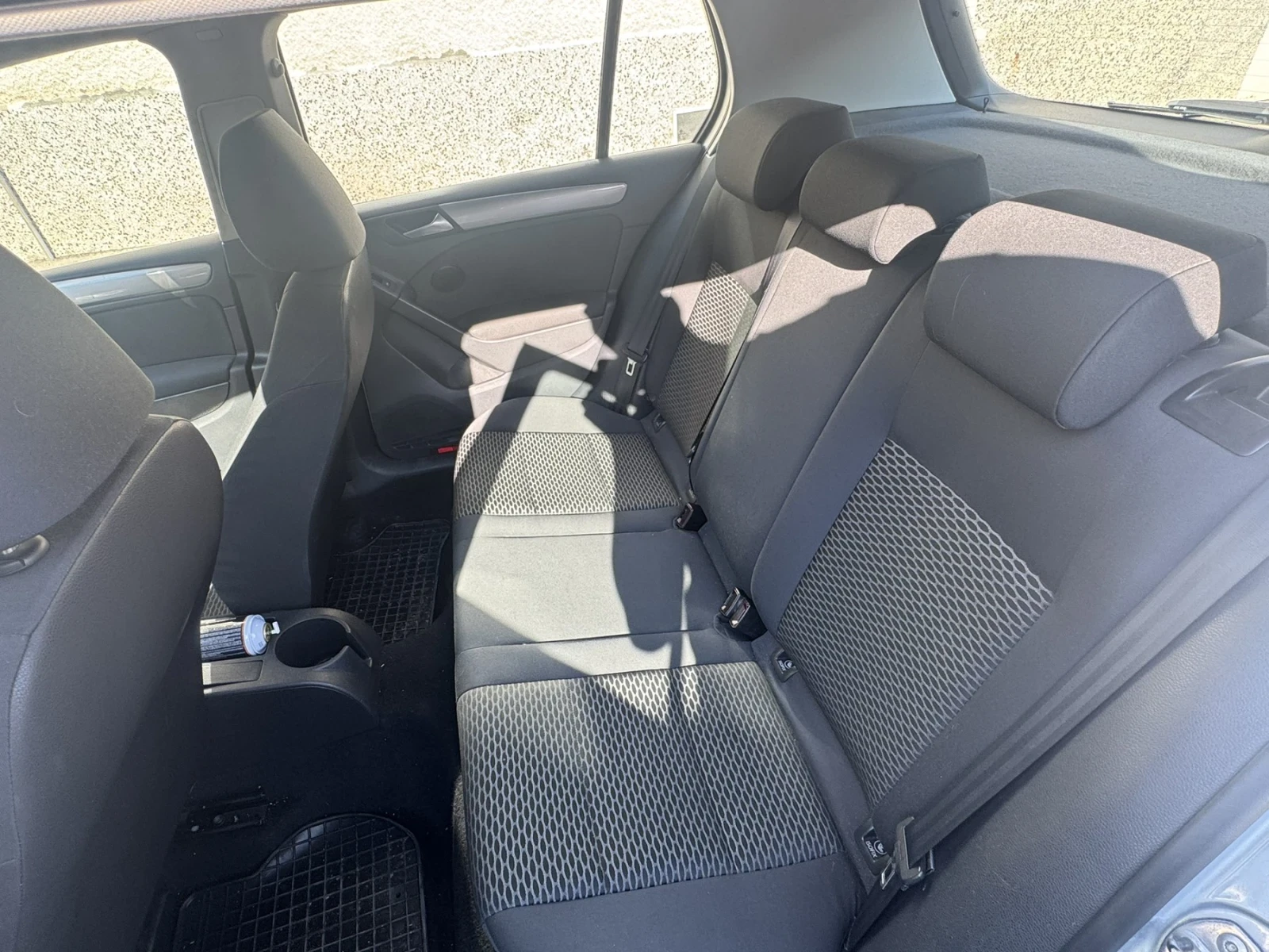 VW Golf 1.6 TDI, снимка 7 - Автомобили и джипове - 55179954