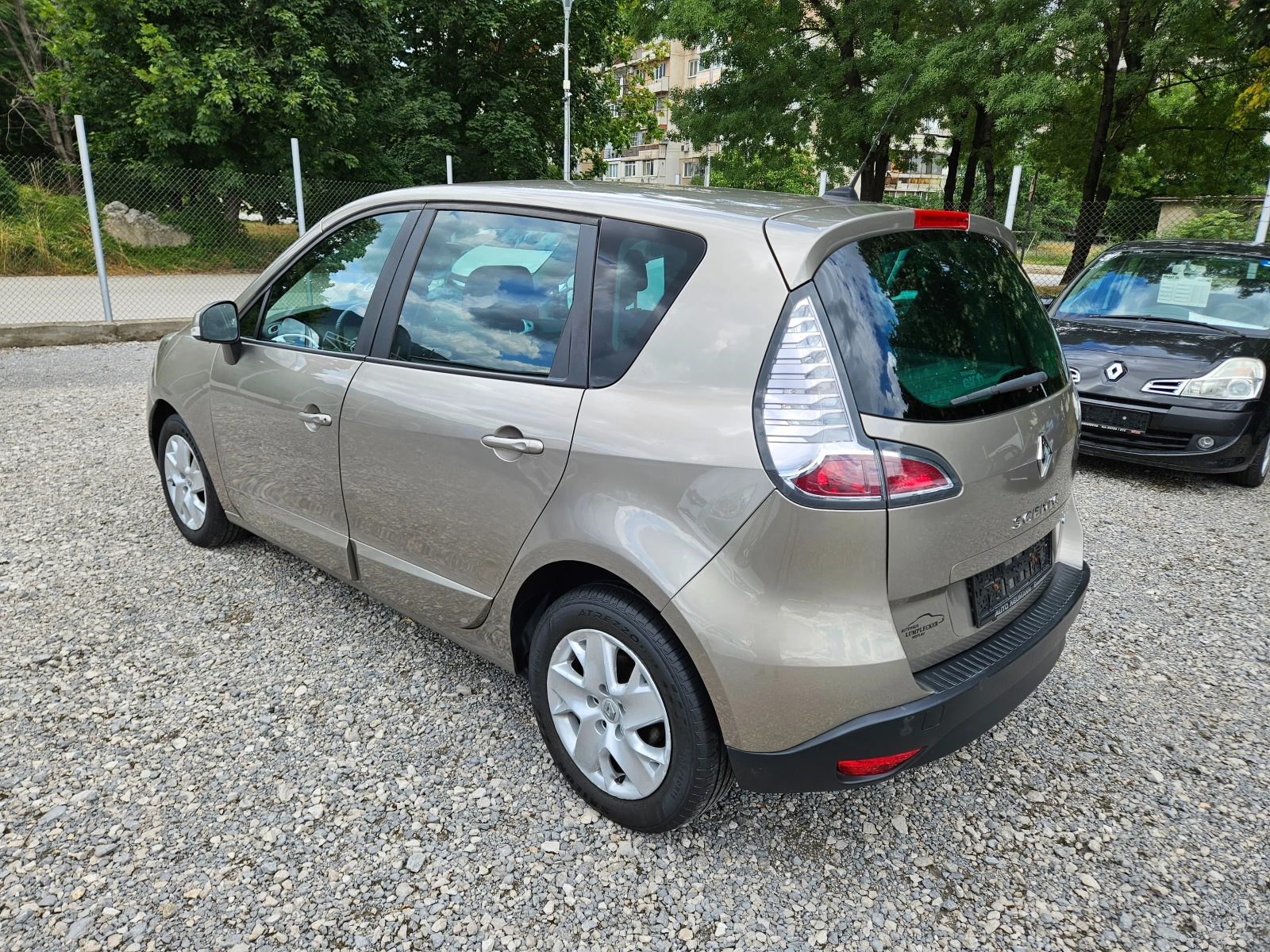 Renault Scenic 1.5 DCI 110кс, снимка 5 - Автомобили и джипове - 55263381
