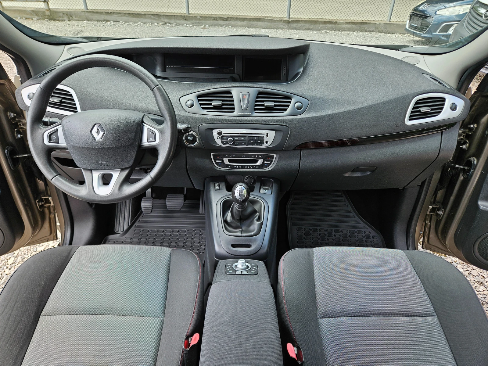 Renault Scenic 1.5 DCI 110кс, снимка 16 - Автомобили и джипове - 55263381
