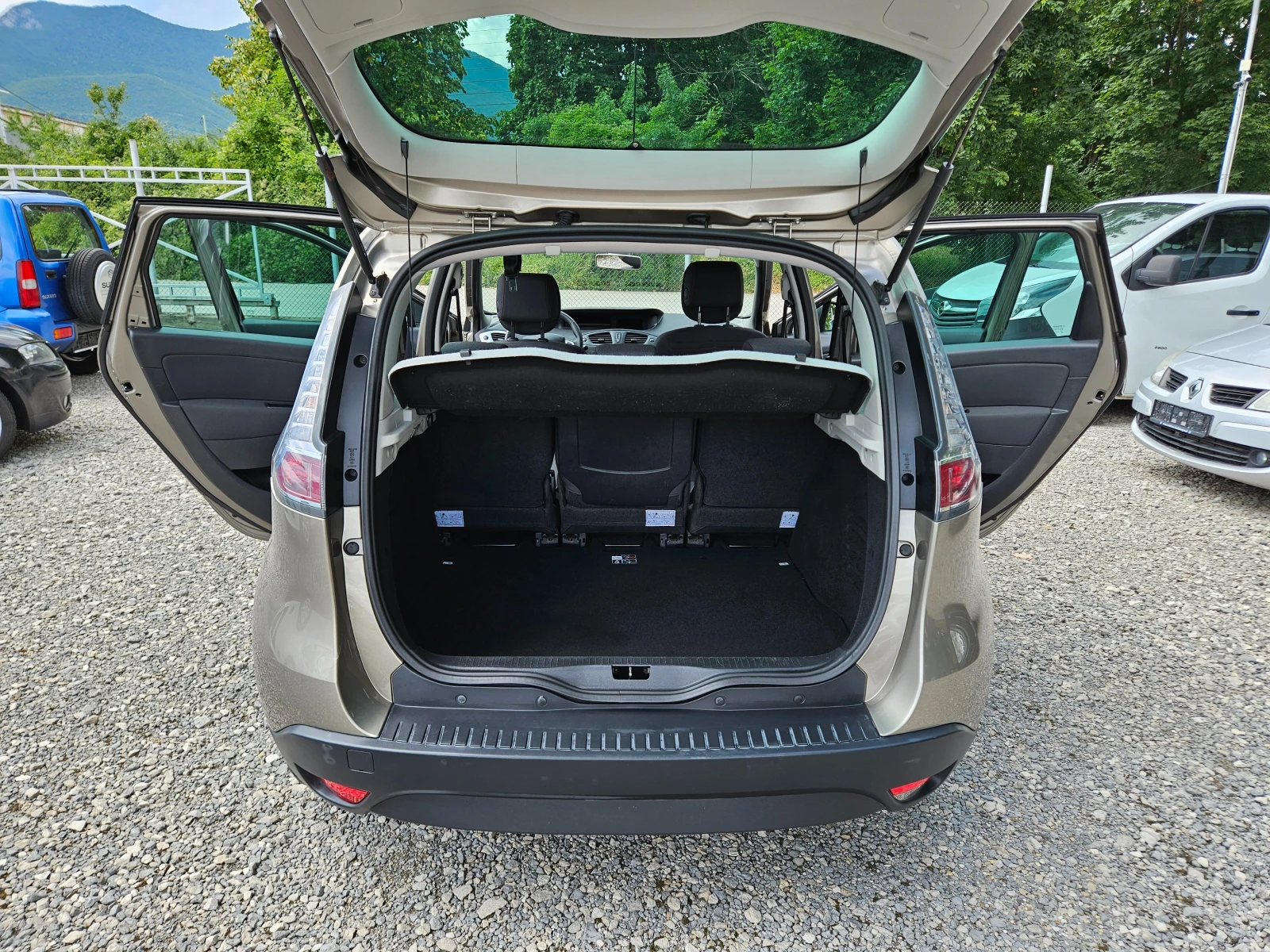 Renault Scenic 1.5 DCI 110кс, снимка 15 - Автомобили и джипове - 55263381