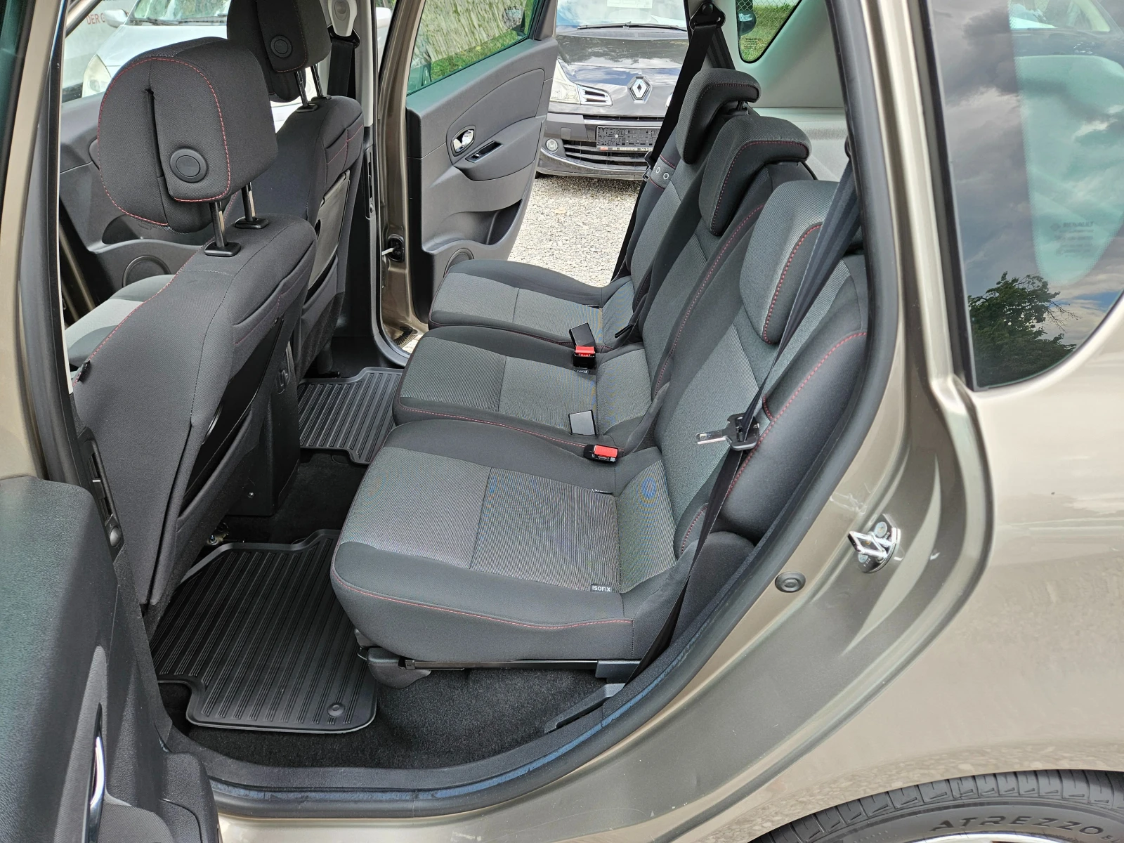 Renault Scenic 1.5 DCI 110кс, снимка 10 - Автомобили и джипове - 55263381