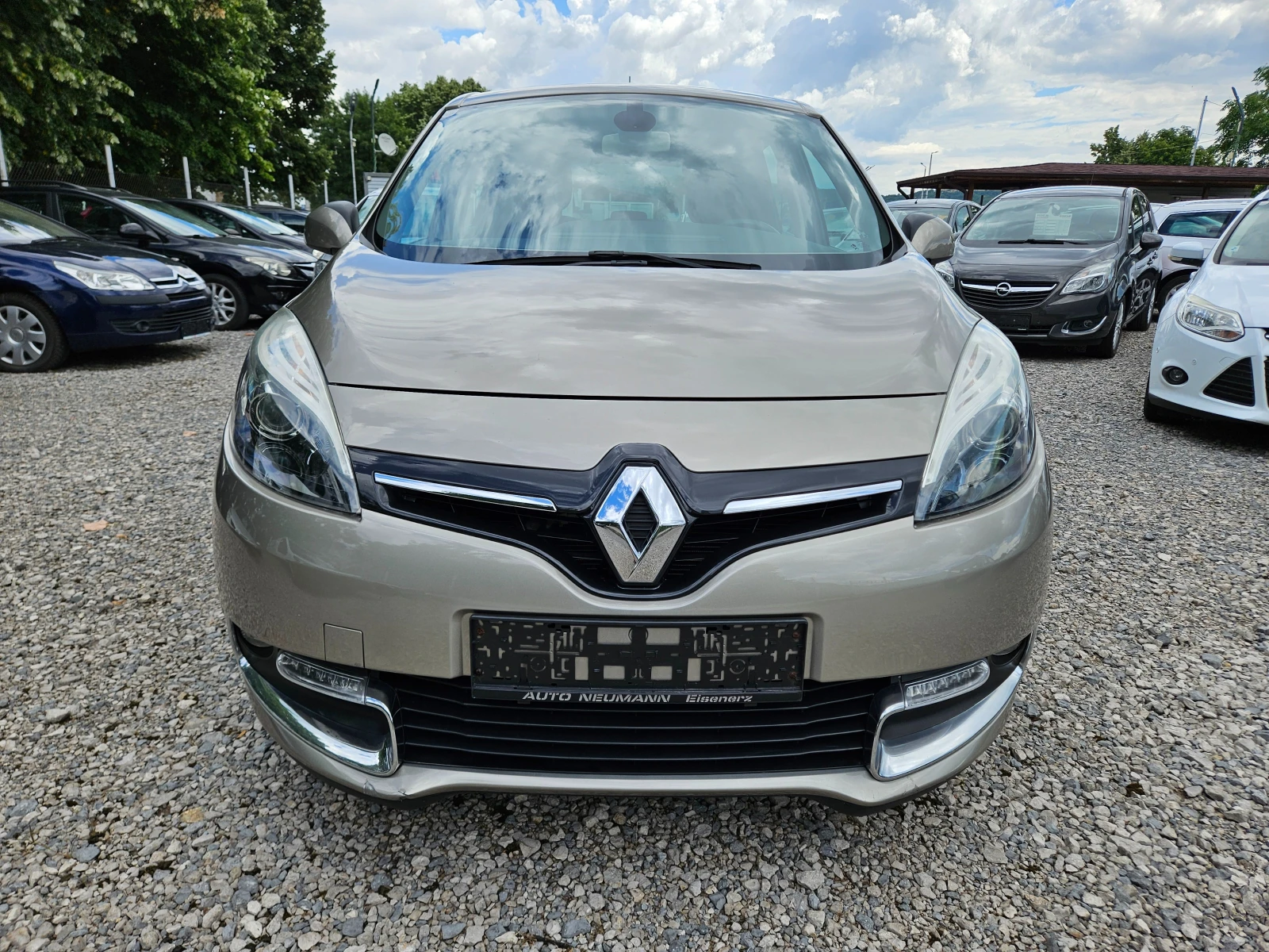 Renault Scenic 1.5 DCI 110кс, снимка 8 - Автомобили и джипове - 55263381