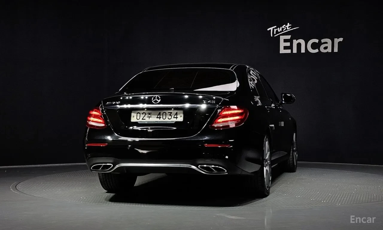 Mercedes-Benz E 43 AMG 4MATIC /ОБДУХВАНЕ/ПАНОРАМА/ДИСТРОНИК/360, снимка 4 - Автомобили и джипове - 56010209