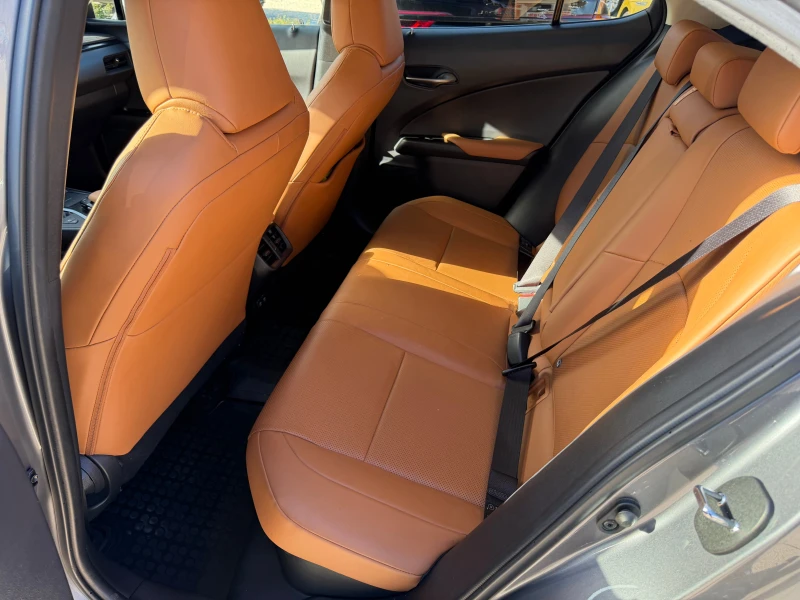Lexus UX 250h 2.0h 184к.с 4X4 Luxury Гаранция, снимка 13 - Автомобили и джипове - 52645266