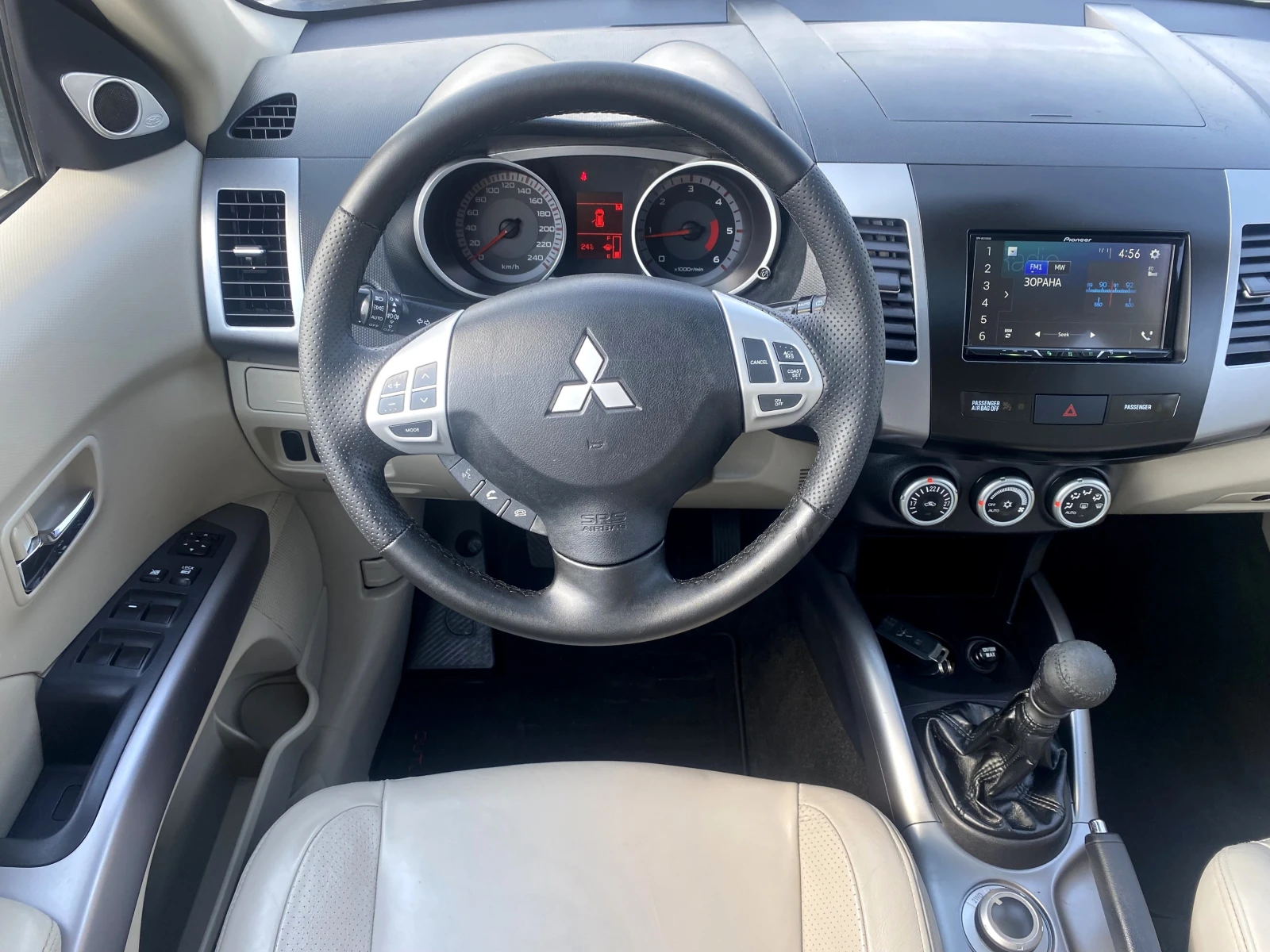Mitsubishi Outlander 2.0DI-D instyle Кожа Multimedia 6+ 1м. - изображение 7
