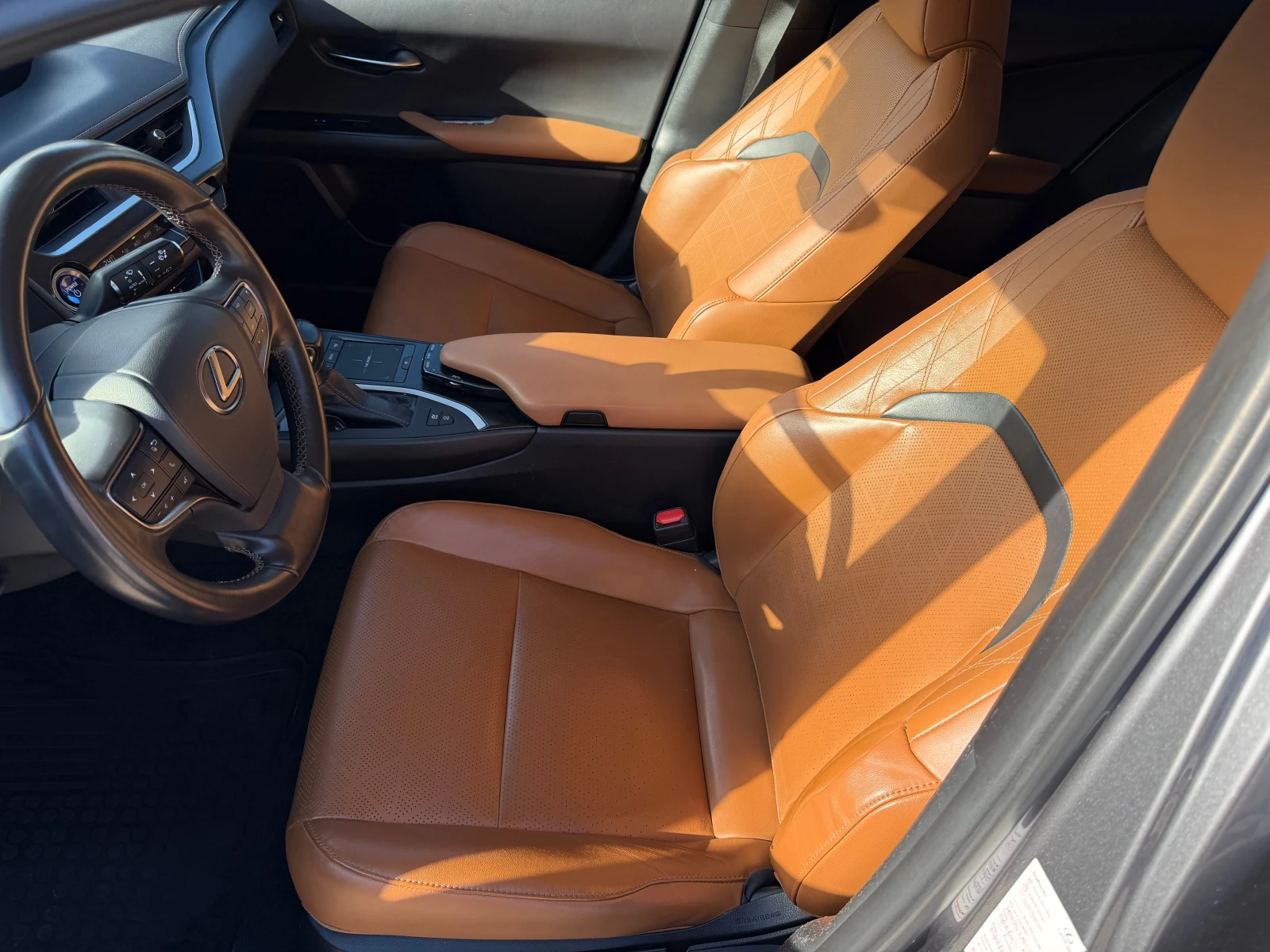 Lexus UX 250h 2.0h 184к.с 4X4 Luxury Гаранция - изображение 8