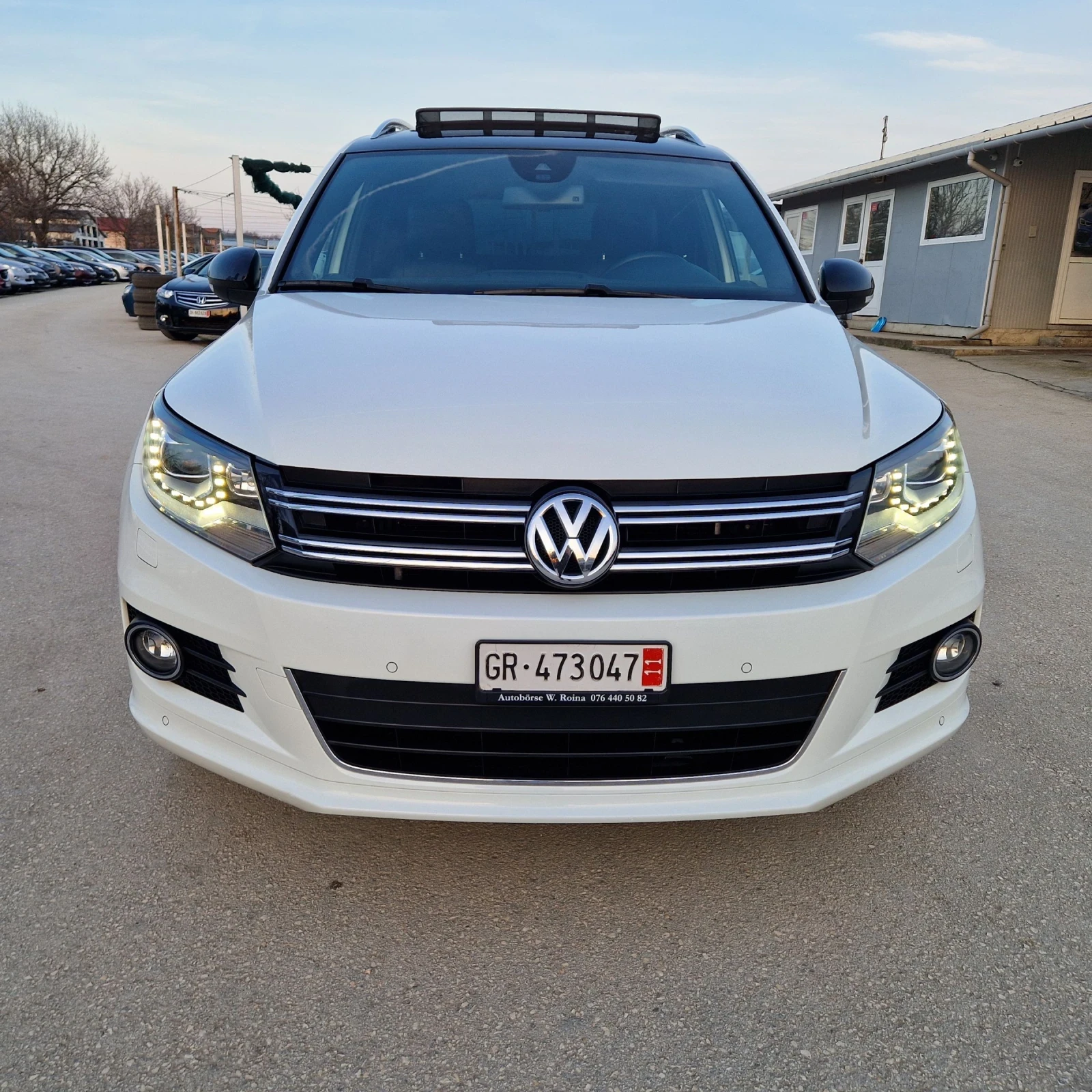 VW Tiguan 2.0TDi 184k.4X4 R-LINE ПАНОРАМА/КЕЙЛЕС/ШВЕЙЦАРИЯ , снимка 2 - Автомобили и джипове - 53875738
