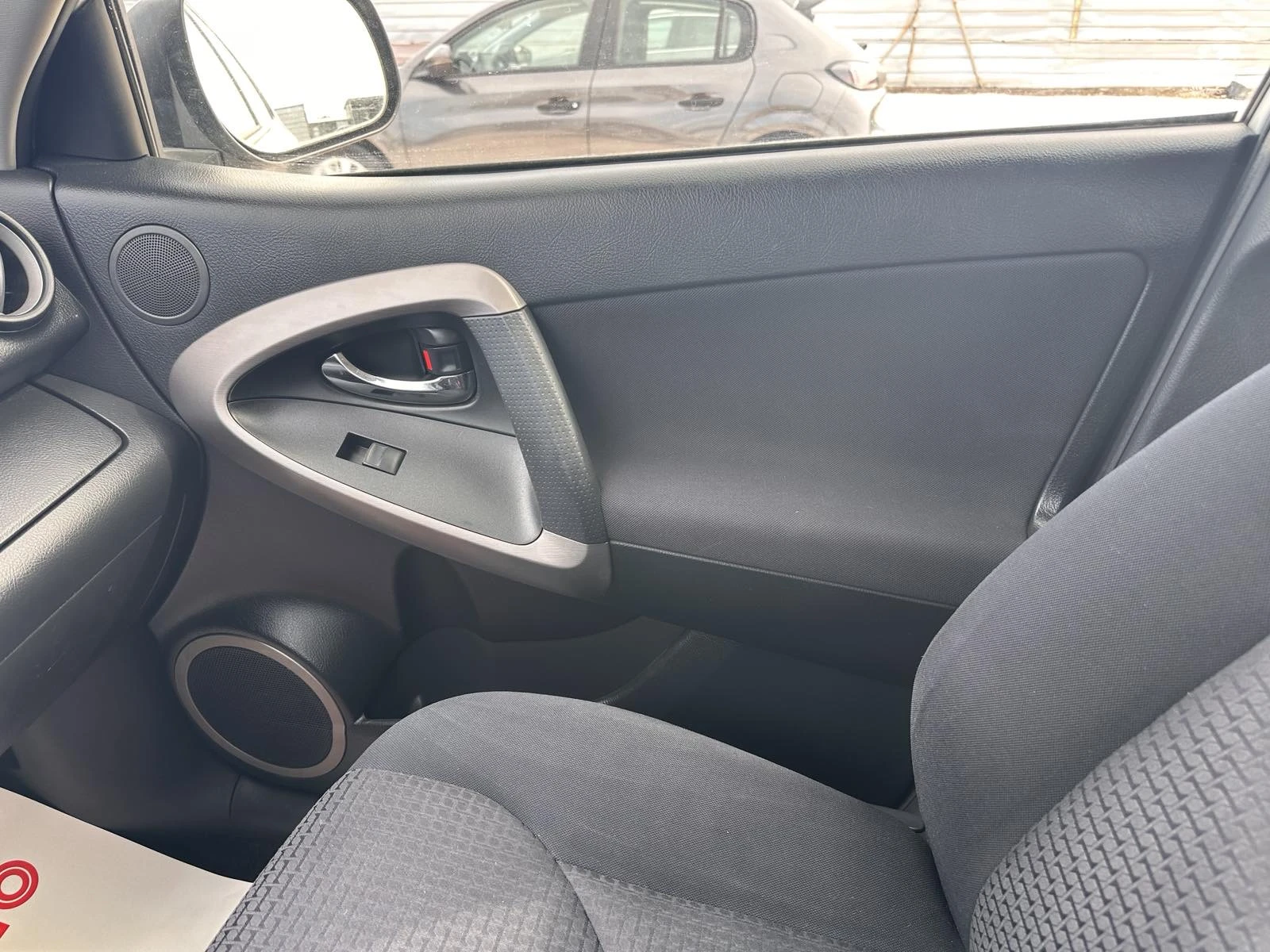 Toyota Rav4 2.2 ТОП, снимка 15 - Автомобили и джипове - 54542947