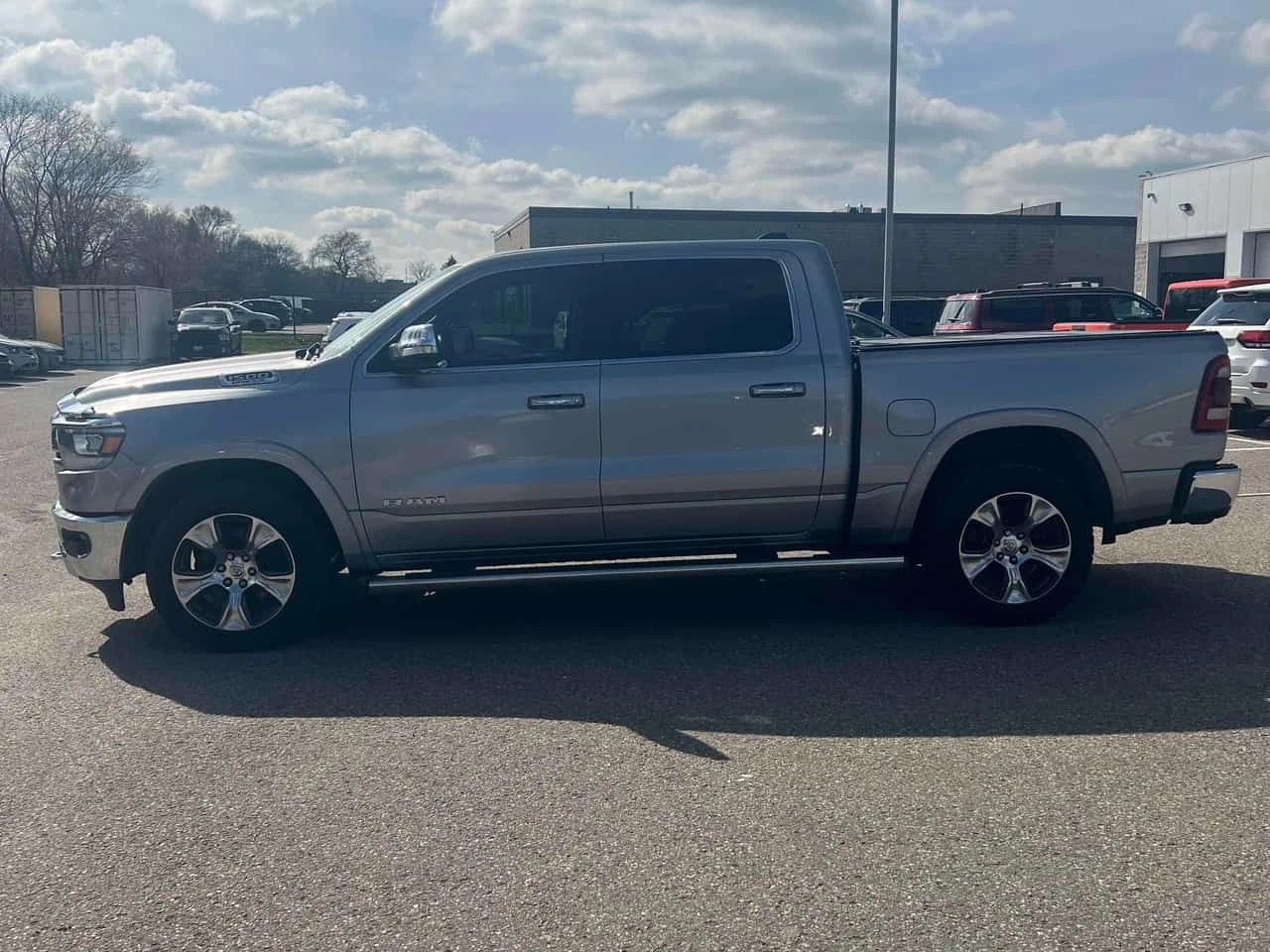 Dodge RAM 1500 * Laramie * ГЛАВНО ПРЕДСТАВИТЕЛСТВО* , снимка 3 - Автомобили и джипове - 54606568