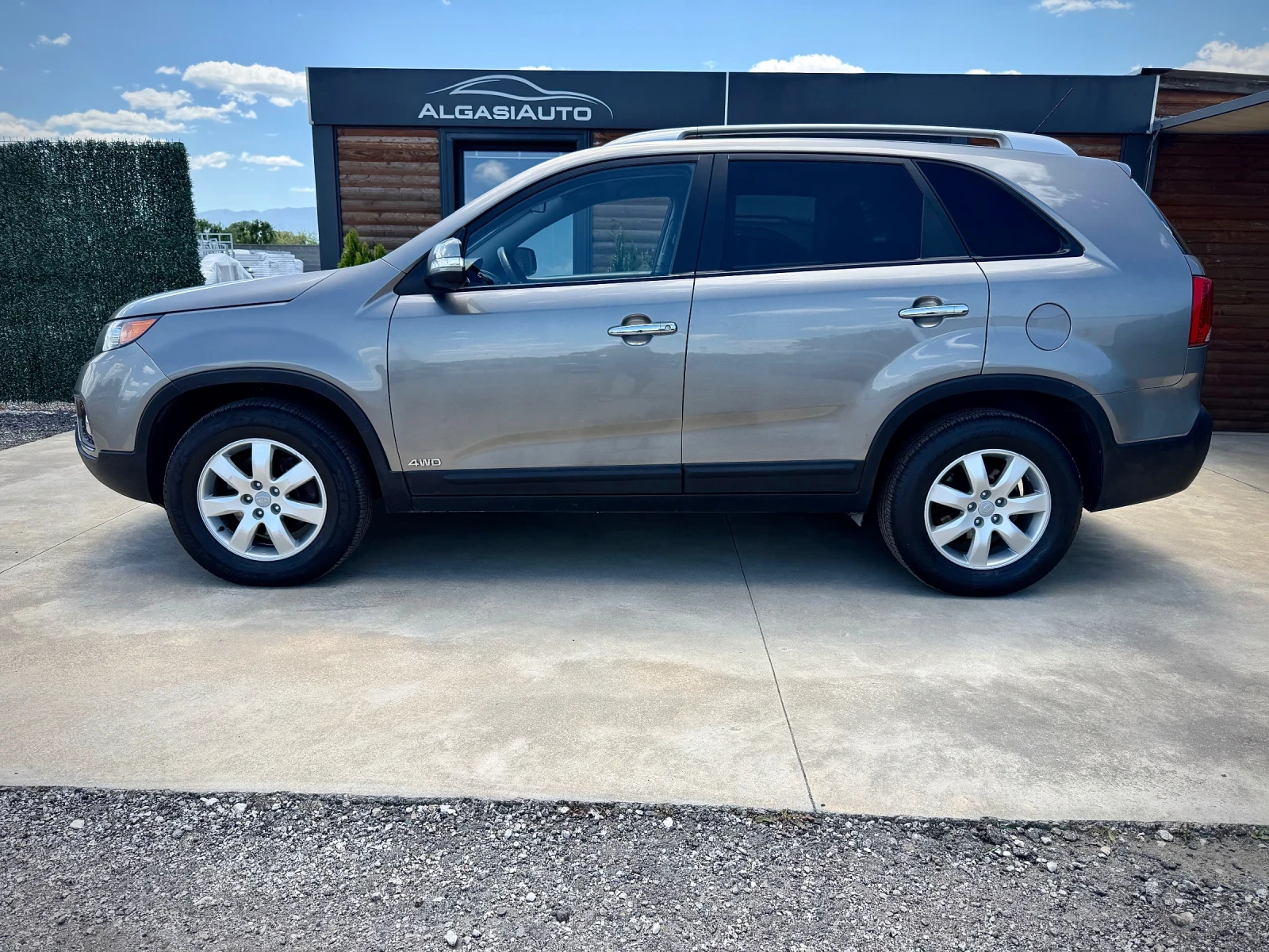 Kia Sorento 2.2 CRDI, снимка 2 - Автомобили и джипове - 55002742