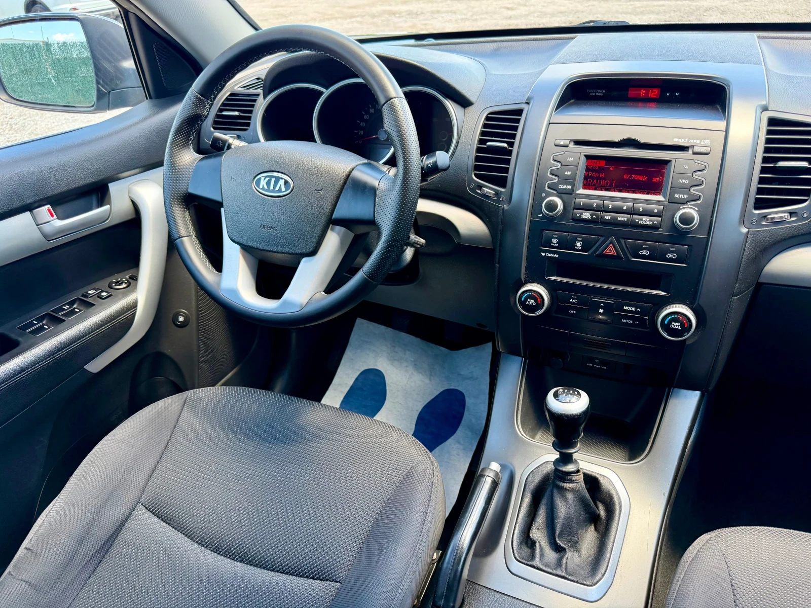 Kia Sorento 2.2 CRDI, снимка 11 - Автомобили и джипове - 55002742