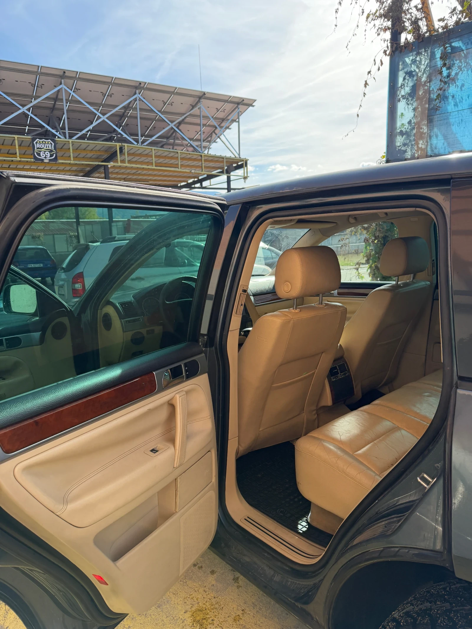 VW Touareg, снимка 6 - Автомобили и джипове - 56713907