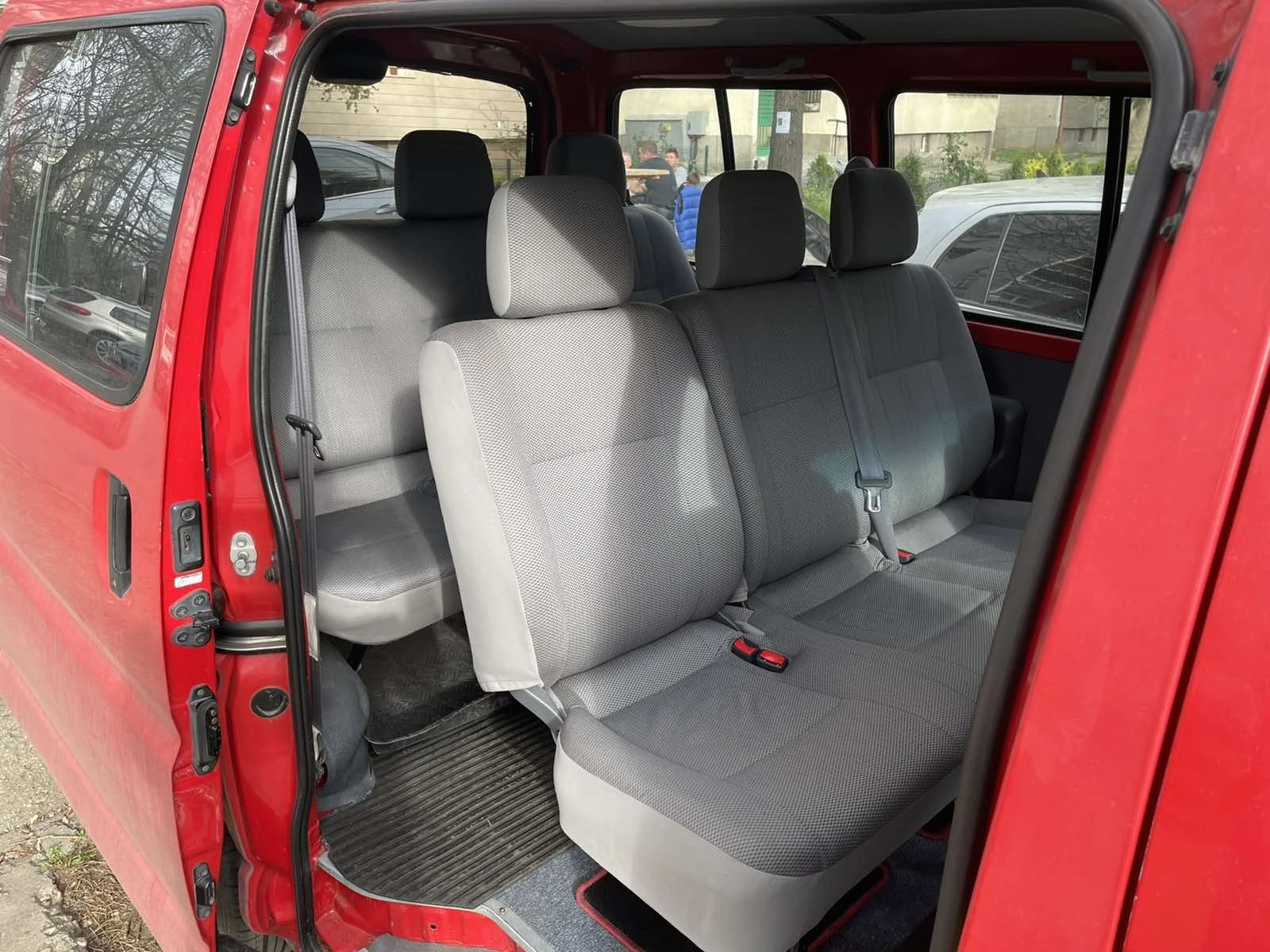 Toyota Hiace  - изображение 3