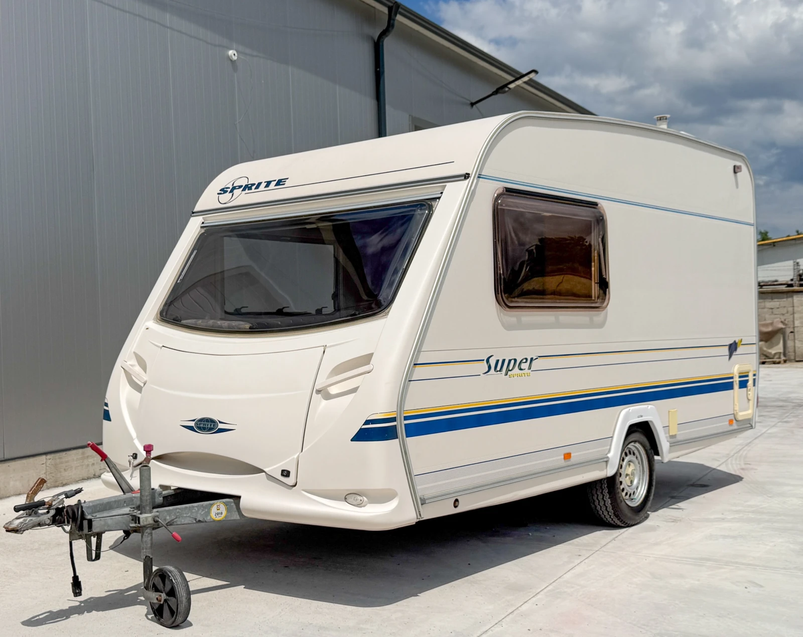 Каравана Sprite 390 EK+ тента, снимка 2 - Каравани и кемпери - 54635044