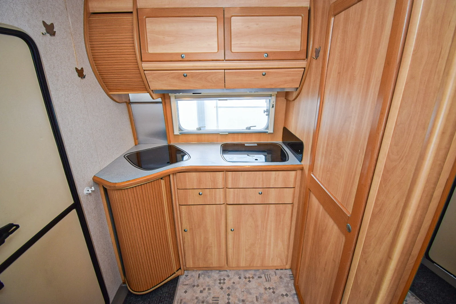 Каравана Sprite 390 EK+ тента, снимка 10 - Каравани и кемпери - 54635044