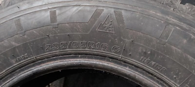 Гуми Зимни 235/65R16, снимка 5 - Гуми и джанти - 30948998