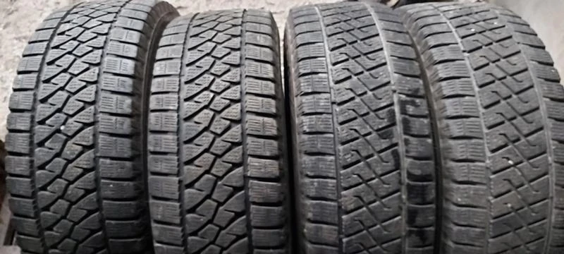 Гуми Зимни 235/65R16, снимка 1 - Гуми и джанти - 30948998