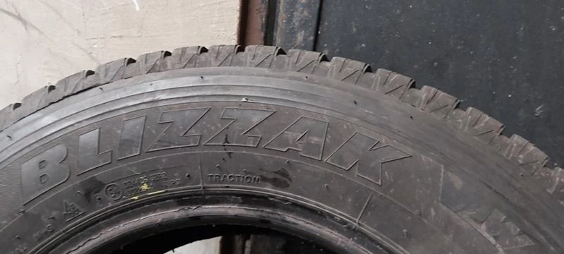 Гуми Зимни 235/65R16, снимка 6 - Гуми и джанти - 30948998