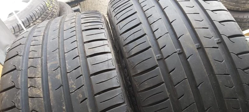 Гуми Летни 225/35R19, снимка 2 - Гуми и джанти - 33054479