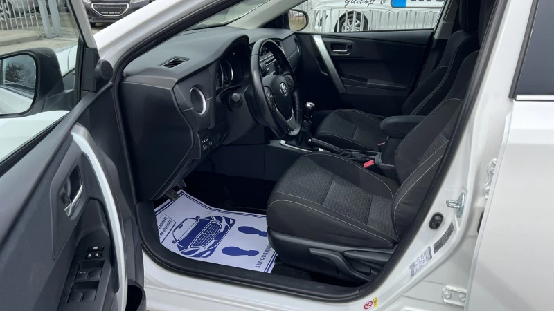 Toyota Auris 1.4D4D, снимка 6 - Автомобили и джипове - 49623345