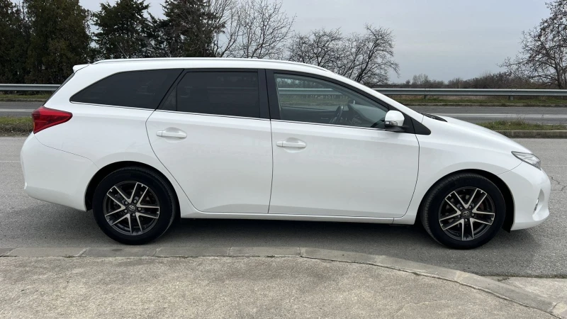 Toyota Auris 1.4D4D, снимка 4 - Автомобили и джипове - 49623345