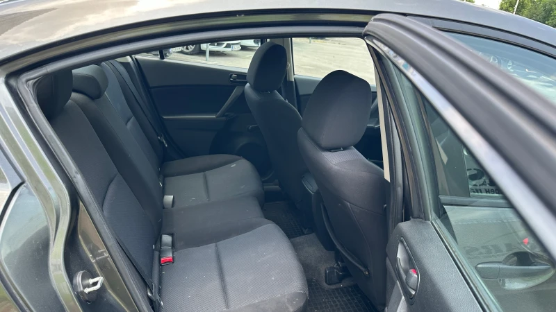 Mazda 3 1.6i 16V от България, снимка 11 - Автомобили и джипове - 50615729