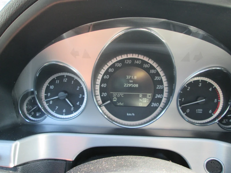 Mercedes-Benz E 350 3.5cdi-дистроник-панорама, снимка 11 - Автомобили и джипове - 51656889