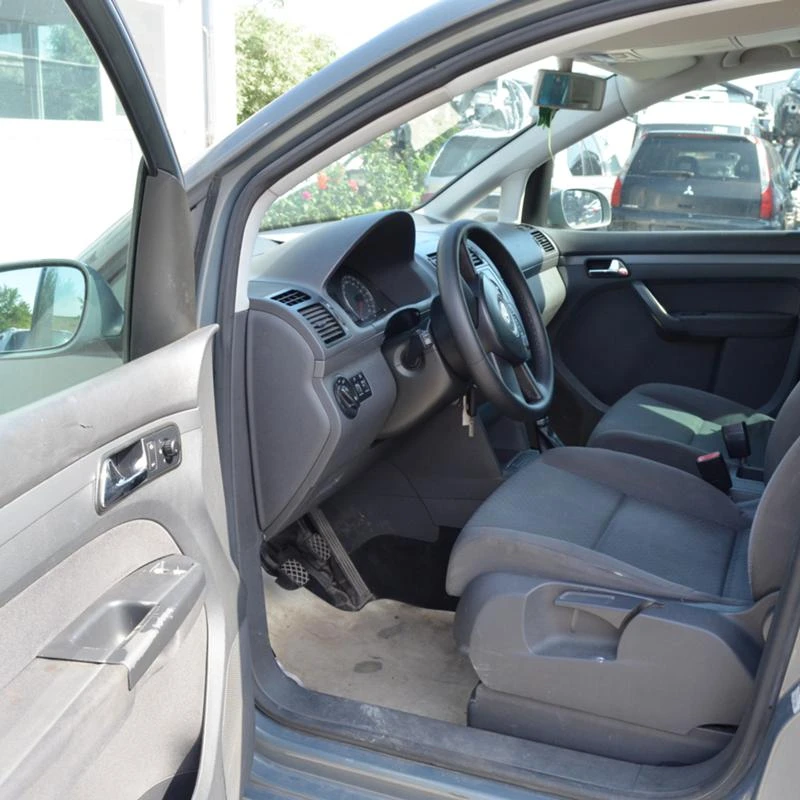 VW Touran, снимка 5 - Автомобили и джипове - 29228013