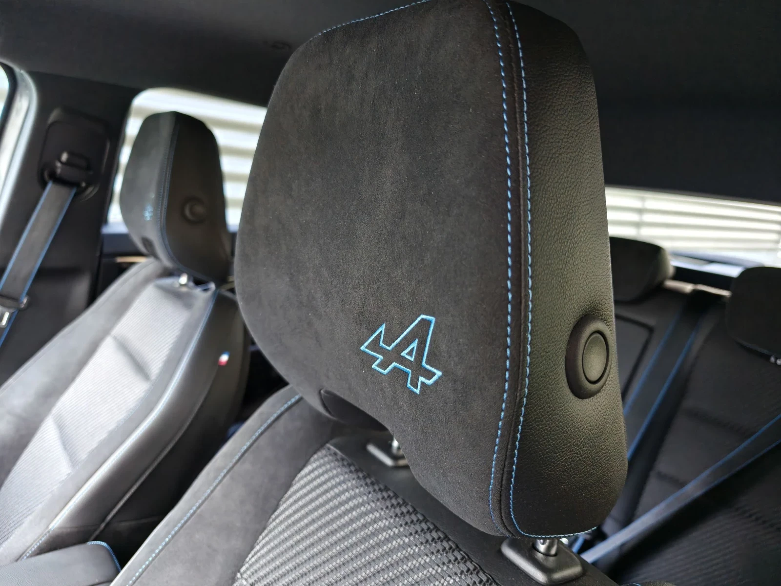 Renault Austral Esprit Alpine mild hybrid 1.3 TCE - изображение 10