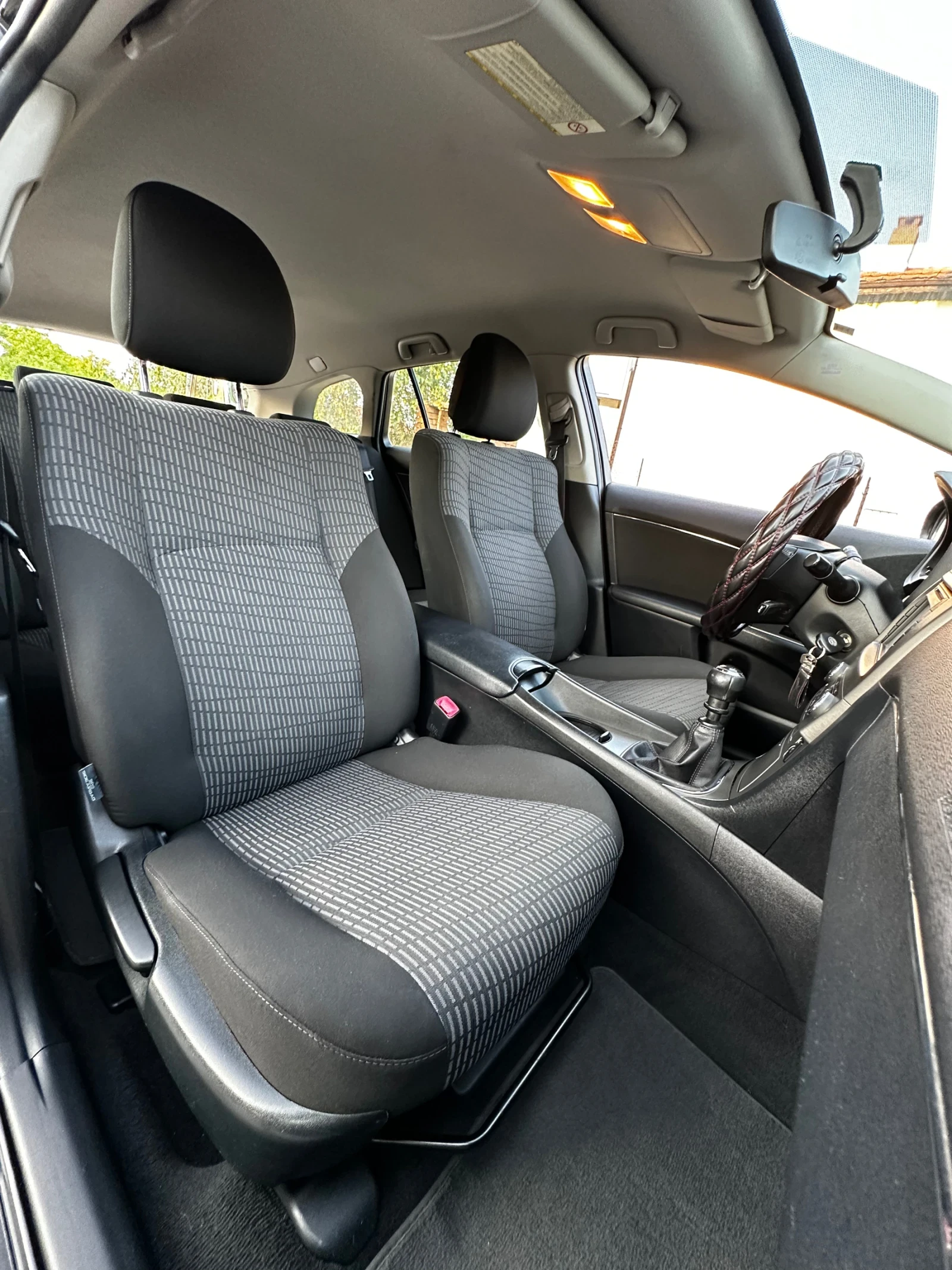 Toyota Avensis 1.8 TX* подгрев* Нави* Камера* Теглич - изображение 7