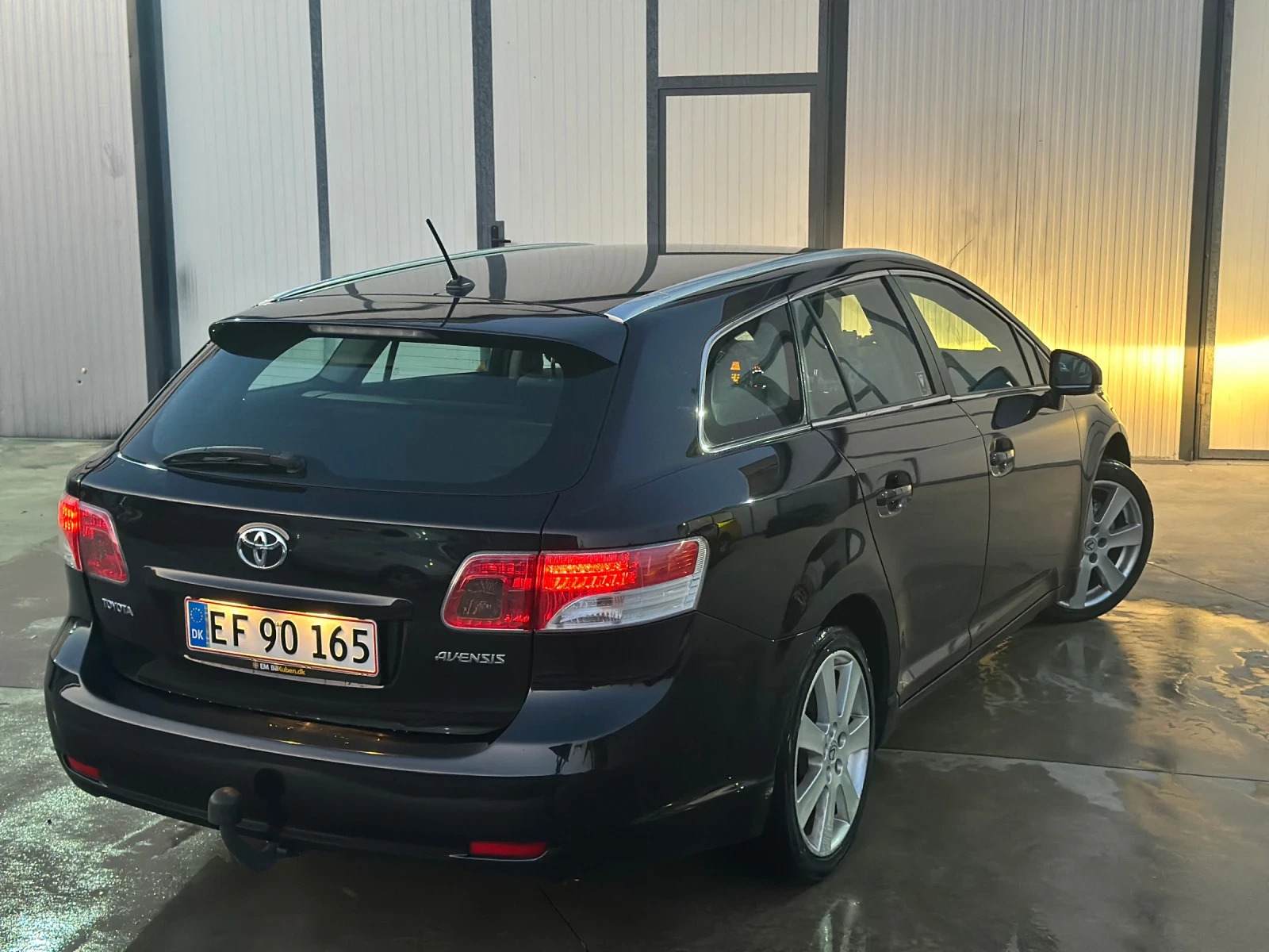 Toyota Avensis 1.8 TX* подгрев* Нави* Камера* Теглич - изображение 3