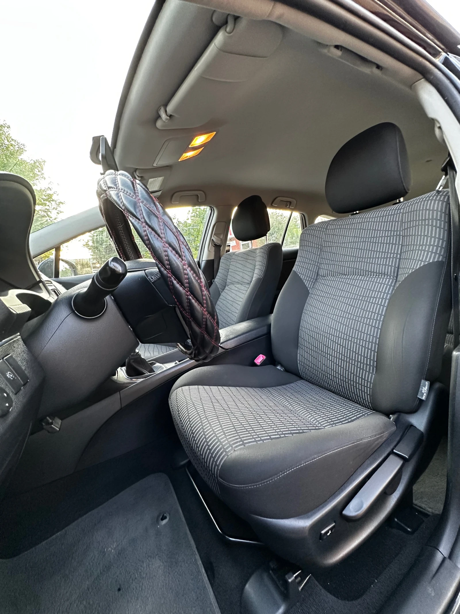 Toyota Avensis 1.8 TX* подгрев* Нави* Камера* Теглич - изображение 5
