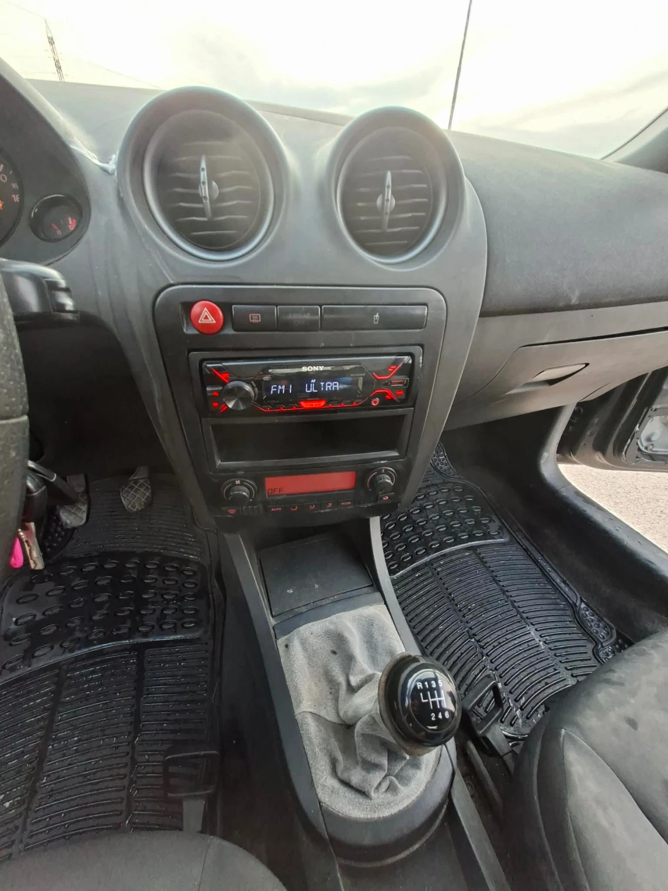 Seat Ibiza, снимка 10 - Автомобили и джипове - 53713517