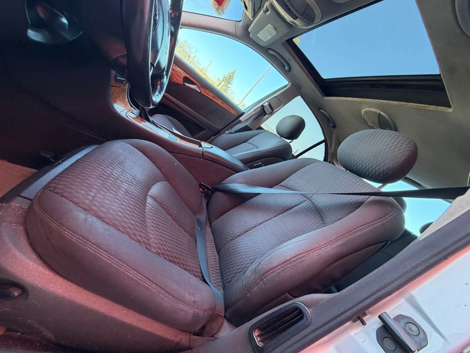 Mercedes-Benz E 220 Автоматик* Обслужен* Регистриран, снимка 13 - Автомобили и джипове - 53781933