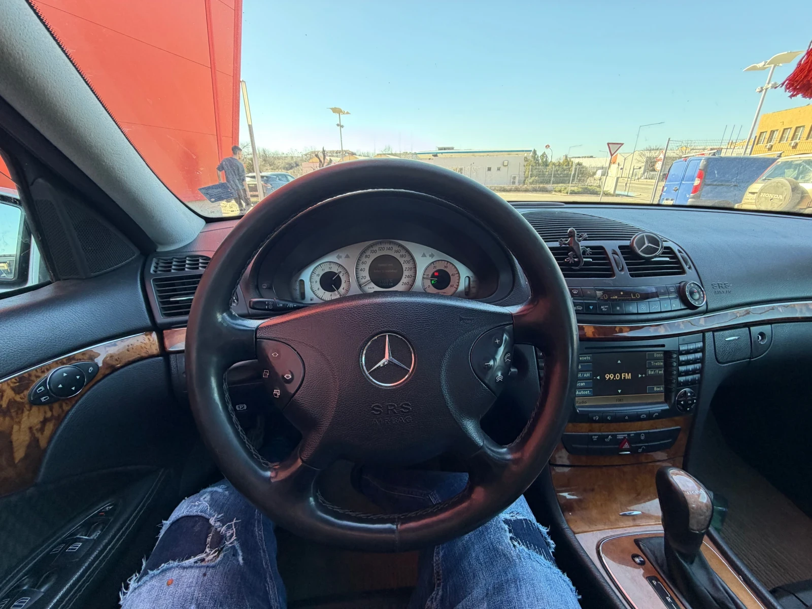 Mercedes-Benz E 220 Автоматик* Обслужен* Регистриран, снимка 11 - Автомобили и джипове - 53781933